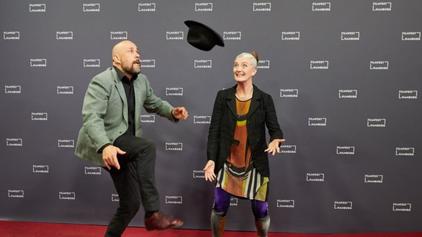 Ausgelassene Stimmung auf dem roten Teppich: Regisseur Benedikt Erlingsson und Schauspielerin Halldora Geirhardsdottir.