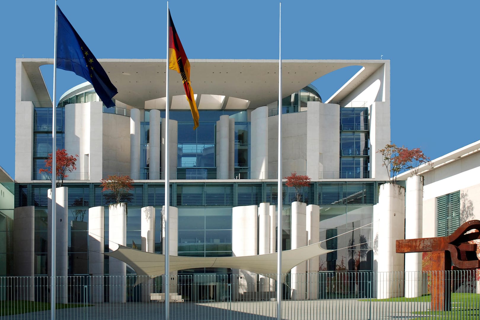 Kanzleramt: Hier treffen sich die Minister mit Kanzlerin Merkel, um Lösungen in der Dieselkrise zu finden.