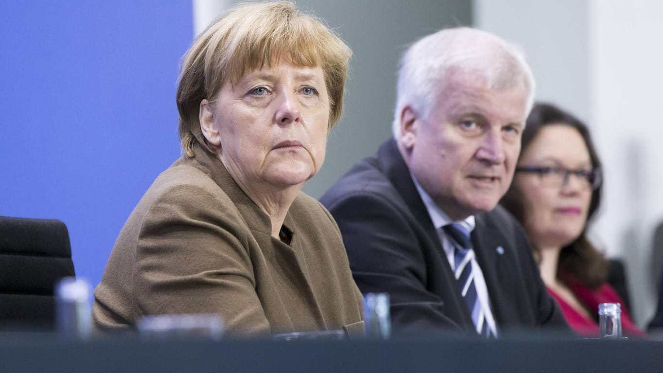 Parteichefinnen Merkel, Seehofer und Nahles: Die große Koalition aus CDU, CSU und SPD bekäme laut Umfragen derzeit keine Mehrheit mehr im Bundestag.