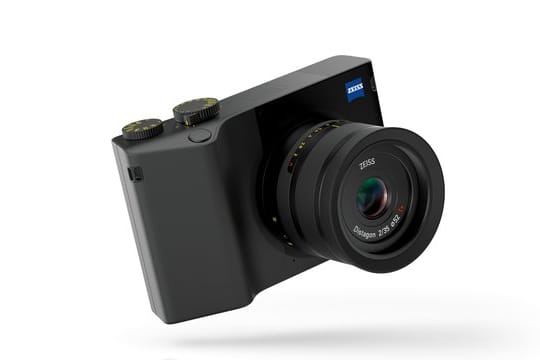 Die Vollformat-Kompaktkamera Zeiss ZX1 vereint minimalistisches Design mit ergonomischen Features.