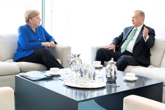 Erdogan und Merkel in Berlin: Bei ihrer gemeinsamen Pressekonferenz zeigten sich der türkische Präsident und die Kanzlerin alles andere als einig.