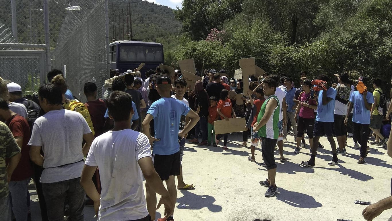 Geflüchtete im Camp Moria auf der griechischen Insel Lesbos: In Griechenland sind die meisten der fast 39.000 Migranten in diesem Jahr angekommen.