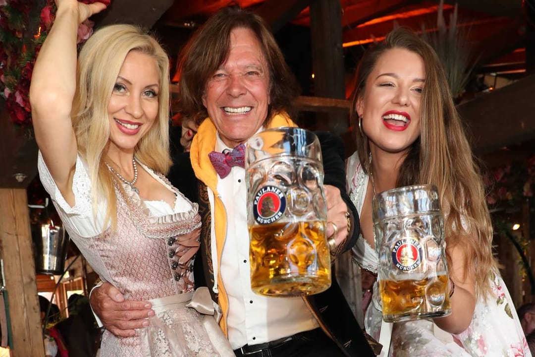 Gut drauf: Ramona Drews, Schlagersänger Jürgen Drews und ihre Tochter Joelina lassen es auf dem Oktoberfest krachen.