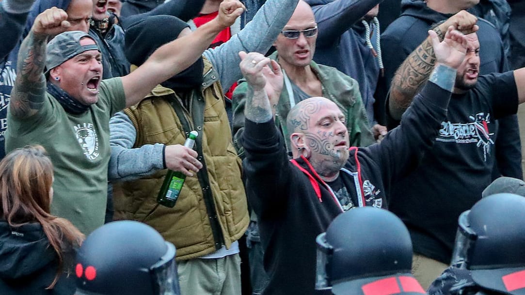 Teilnehmer einer rechtsextremen Demonstration in Chemnitz: Eine neue Konfliktlinie teilt die westlichen Gesellschaften.