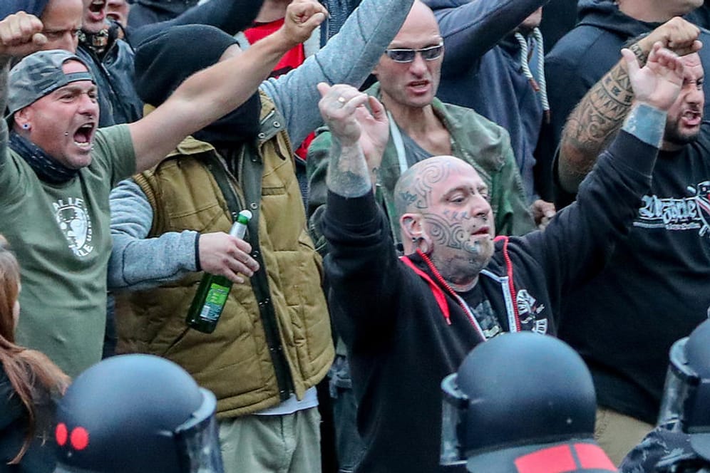 Teilnehmer einer rechtsextremen Demonstration in Chemnitz: Eine neue Konfliktlinie teilt die westlichen Gesellschaften.