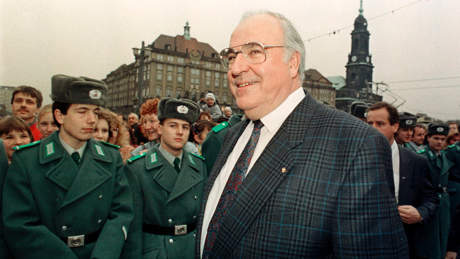 Helmut Kohl 1989 in Dresden: In Mannheim startet ein kritisches Theaterstück über den verstorbenen Altkanzler.