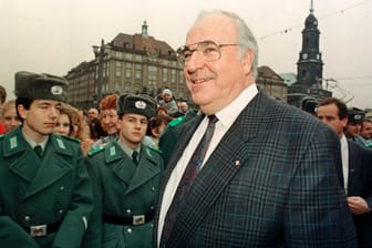 Helmut Kohl 1989 in Dresden: In Mannheim startet ein kritisches Theaterstück über den verstorbenen Altkanzler.