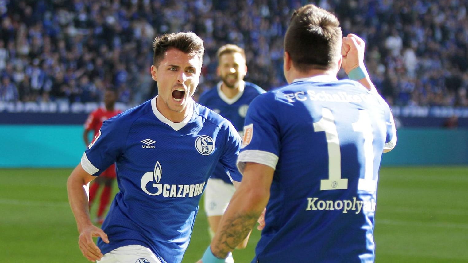 Die Schalker Schöpf (l.) und Konoplyanka jubeln: Zum ersten Mal in dieser Saison ging Schalke in Führung.