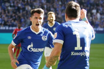 Die Schalker Schöpf (l.) und Konoplyanka jubeln: Zum ersten Mal in dieser Saison ging Schalke in Führung.
