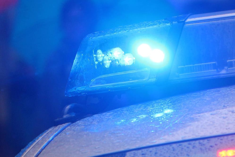 Einsatzwagen der Polizei: Der Überfall in Hessen gibt Rätsel auf. (Symbolbild)