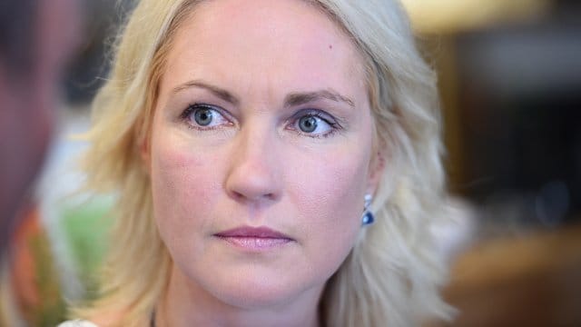 Mecklenburg-Vorpommerns Ministerpräsidentin Manuela Schwesig: "Unterschiede, die nach fast 30 Jahren Einheit schmerzen. Mecklenburg-Vorpommerns Ministerpräsidentin Manuela Schwesig: "Unterschiede, die nach fast 30 Jahren Einheit schmerzen.