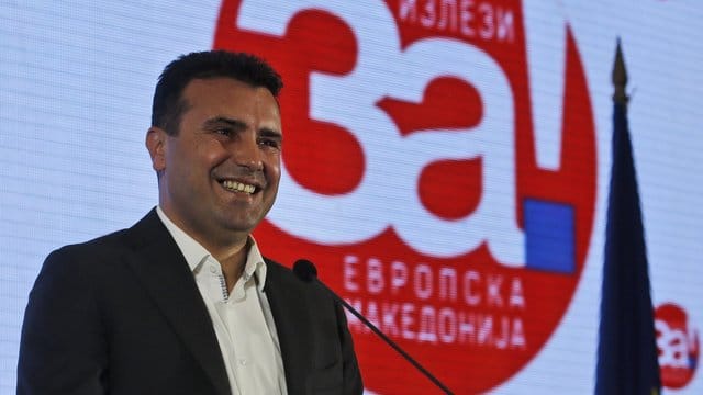 Zoran Zaev, Ministerpräsident von Mazedonien, spricht zu Journalisten. Zoran Zaev, Ministerpräsident von Mazedonien, spricht zu Journalisten.