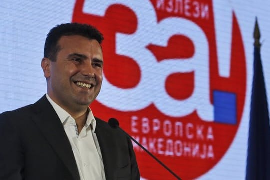Zoran Zaev, Ministerpräsident von Mazedonien, spricht zu Journalisten.