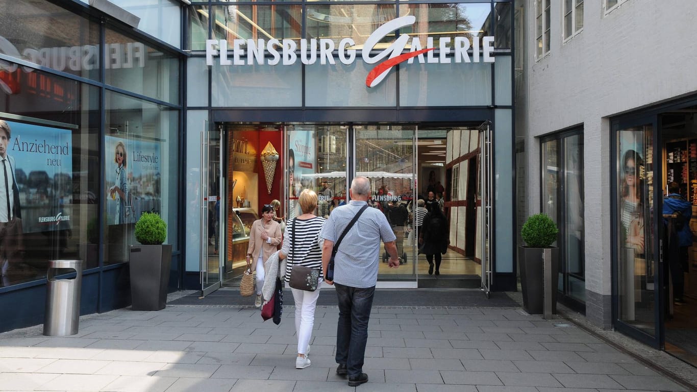 Eingang der "Flensburg Galerie": Die Einkaufspassage musste wegen einer Bombendrohung schließen.