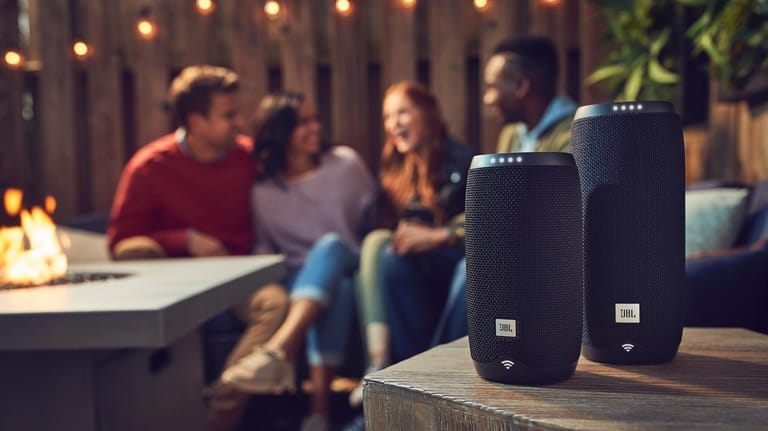 Smart Speaker von JBL: Die Lautsprecher mit digitalen Assistenzsystemen von Amazon, Google oder Apple können mehr, als nur den Wetterbericht vorlesen.