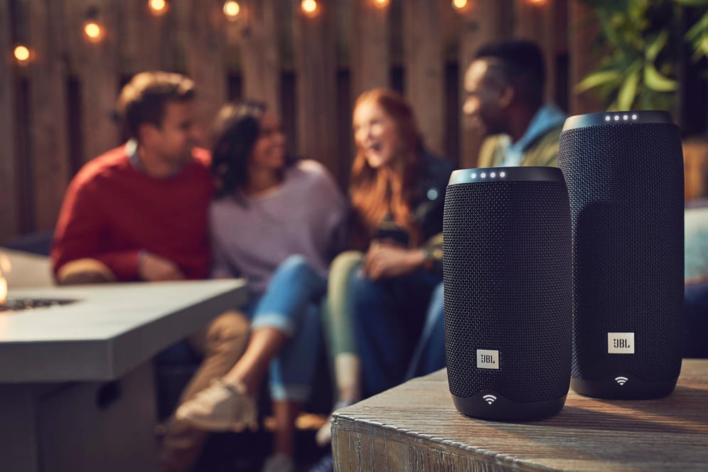 Smart Speaker von JBL: Die Lautsprecher mit digitalen Assistenzsystemen von Amazon, Google oder Apple können mehr, als nur den Wetterbericht vorlesen.
