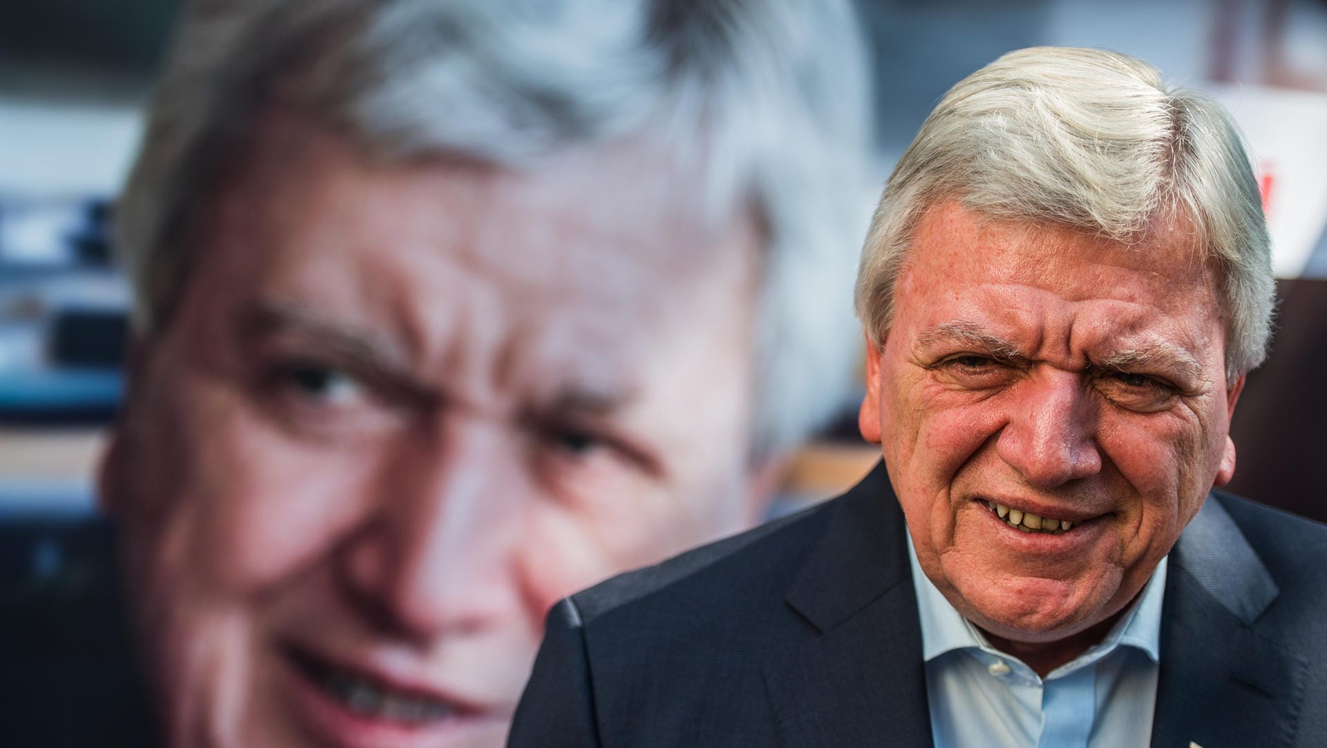 Volker Bouffier: Der hessische Ministerpräsident hat seine Forderung nach Hardware-Nachrüstungen für ältere Dieselfahrzeuge bekräftigt.