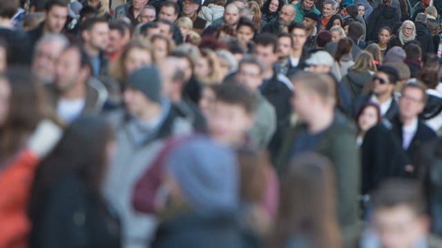 Laut einer Umfrage nimmt die Zufriedenheit mit der gelebten Demokratie in Deutschland ab. Laut einer Umfrage nimmt die Zufriedenheit mit der gelebten Demokratie in Deutschland ab.