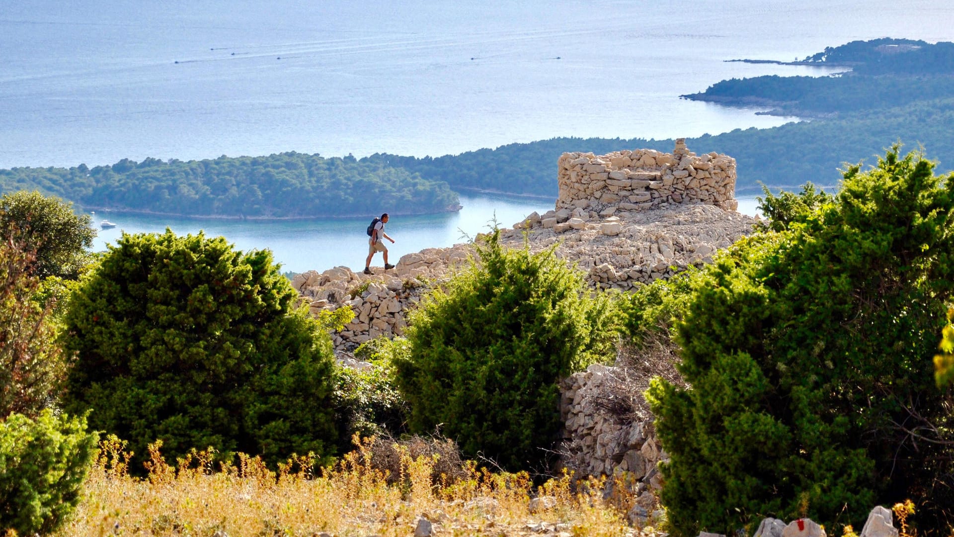 Wenn man Abenteuer pur, sportliche Herausforderung und Entspannung in unberührter Natur kombinieren möchte, ist Rab die ideale Urlaubsinsel.
