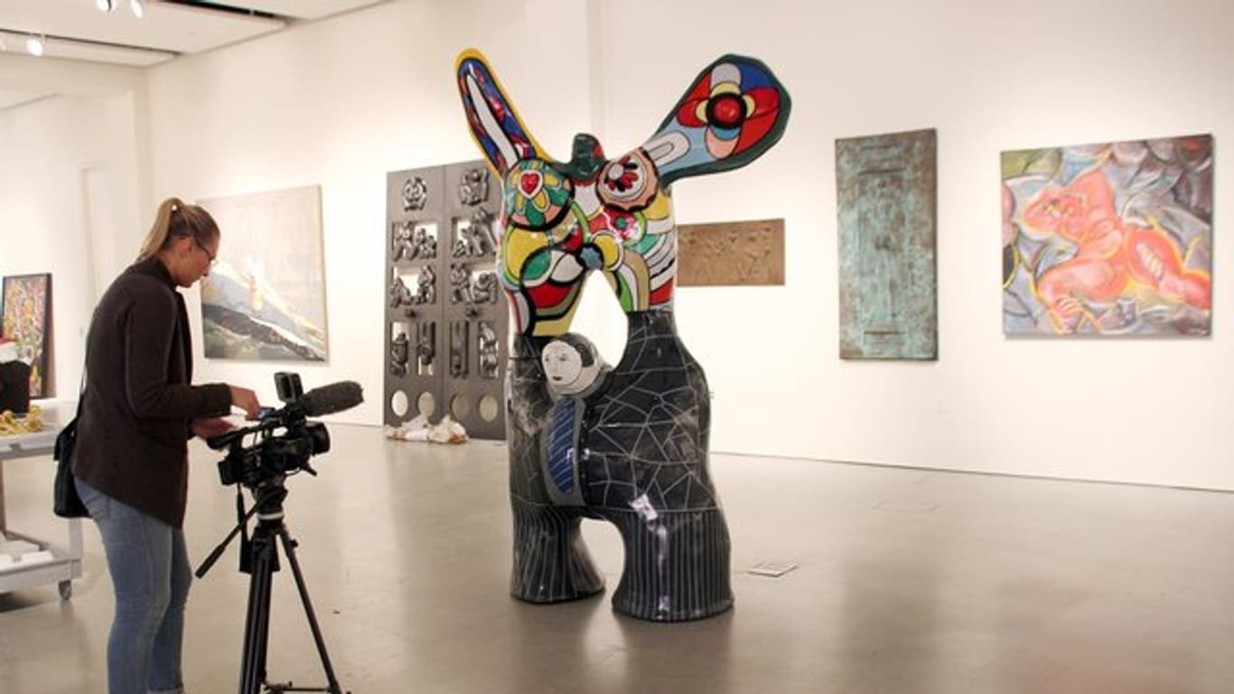 Robin Williams Skulptur der französischen Künstlerin Niki de Saint-Phalle kommt unter den Hammer.