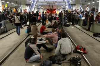 Separatisten blockieren Bahngleise in Girona: Der jahrelange Streit um die Abspaltung Kataloniens ist im vorigem Jahr eskaliert.