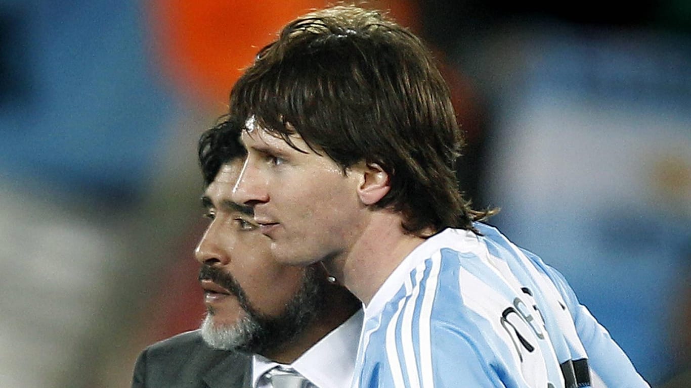 Zwei Fußball-Legenden unter sich: Diego Maradona (l.) und Lionel Messi bei der WM 2010 in Südafrika.