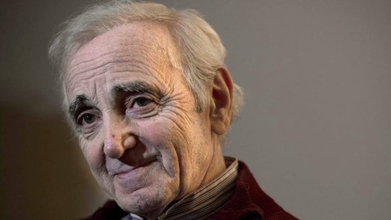 Der französische Sänger Charles Aznavour starb im Alter von 94 Jahren.