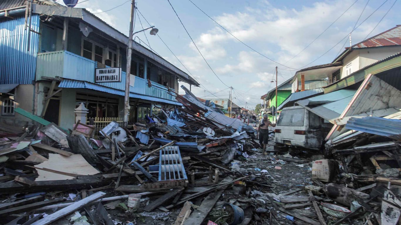 Der Tsunami am Freitag hat es besonders die indonesische Stadt Palu getroffen: Dort werden nun die Lebensmittel knapp.