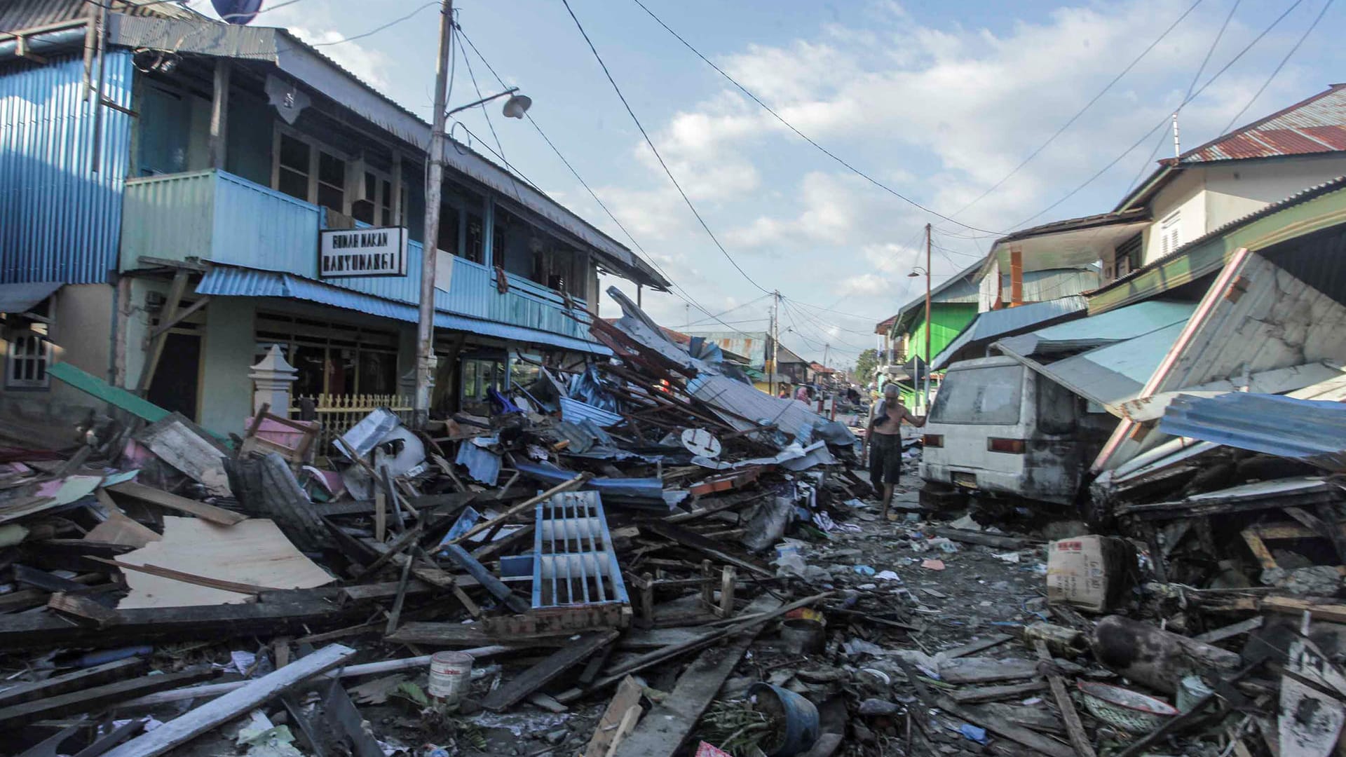 Der Tsunami am Freitag hat es besonders die indonesische Stadt Palu getroffen: Dort werden nun die Lebensmittel knapp.