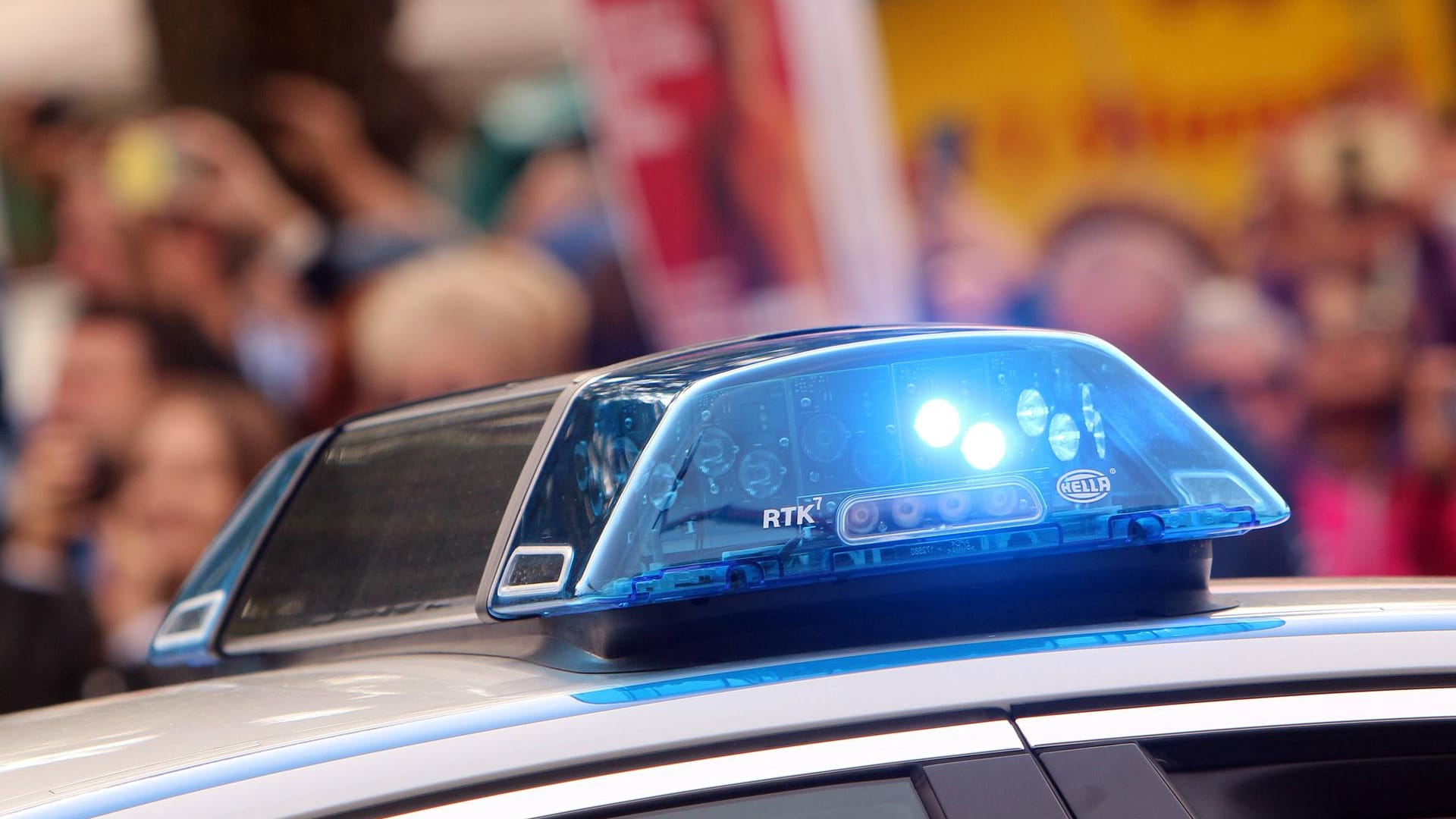 Polizei im Einsatz: Der Obduktion zufolge wurde der Tod des Mannes nicht durch ein Fremdverschulden herbeigeführt. Polizei im Einsatz: Der Obduktion zufolge wurde der Tod des Mannes nicht durch ein Fremdverschulden herbeigeführt.