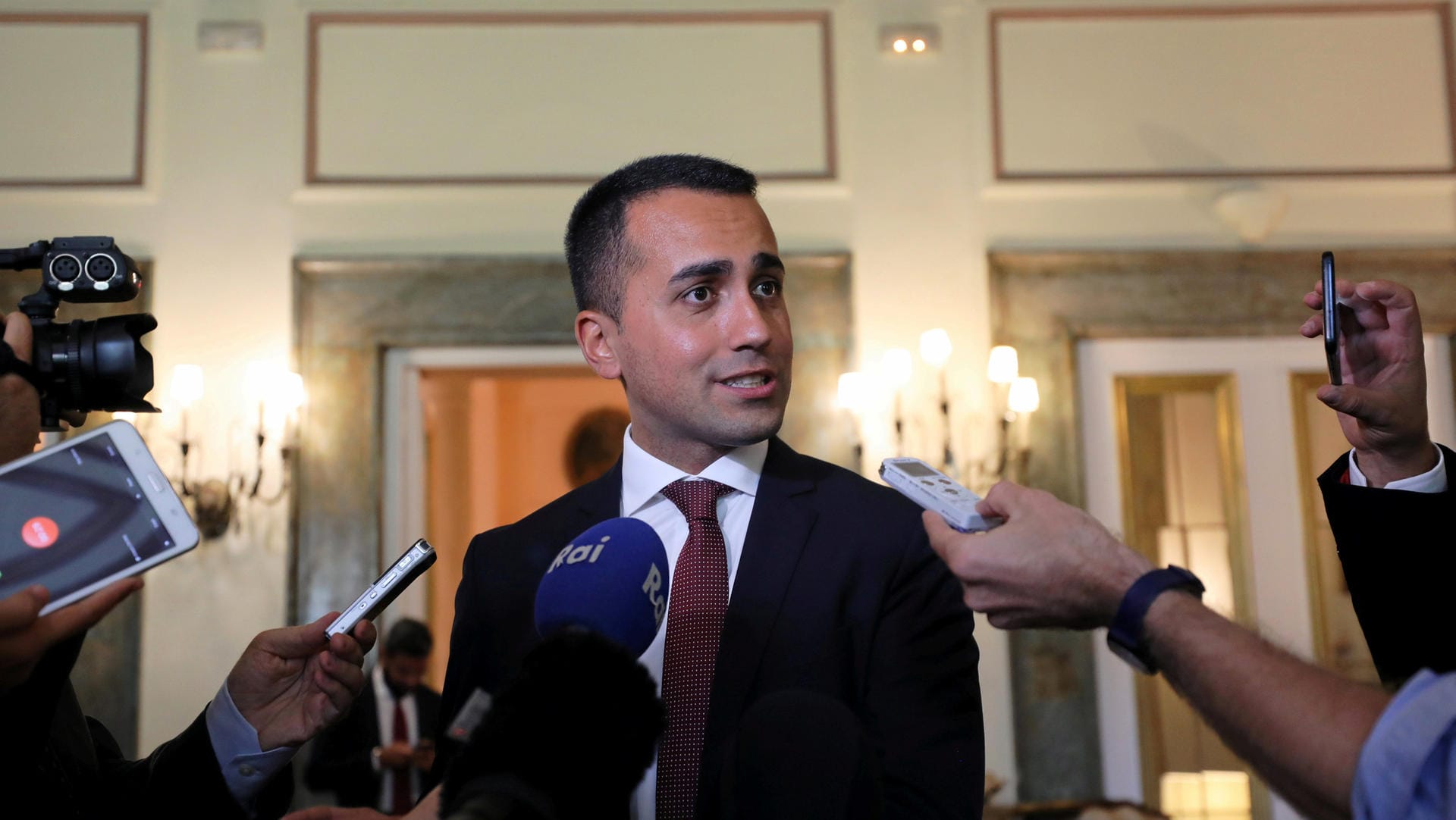 Luigi Di Maio: Italiens Vize-Regierungschef hat EU-Wirtschafts- und Finanzkommissar Pierre Moscovici vorgeworfen, die Finanzmärkte gegen die Haushaltspolitik der italienischen Regierung aufzuhetzen.