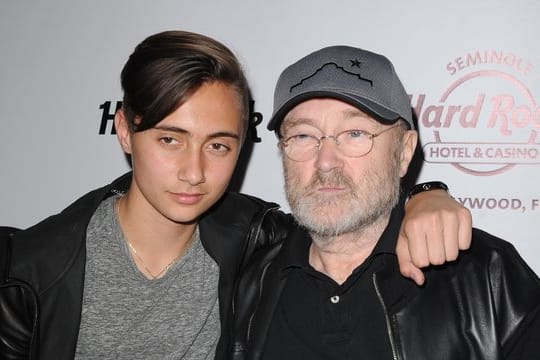 Phil Collins überlässt das Schlagzeugspielen inzwischen seinem Sohn Nicholas.