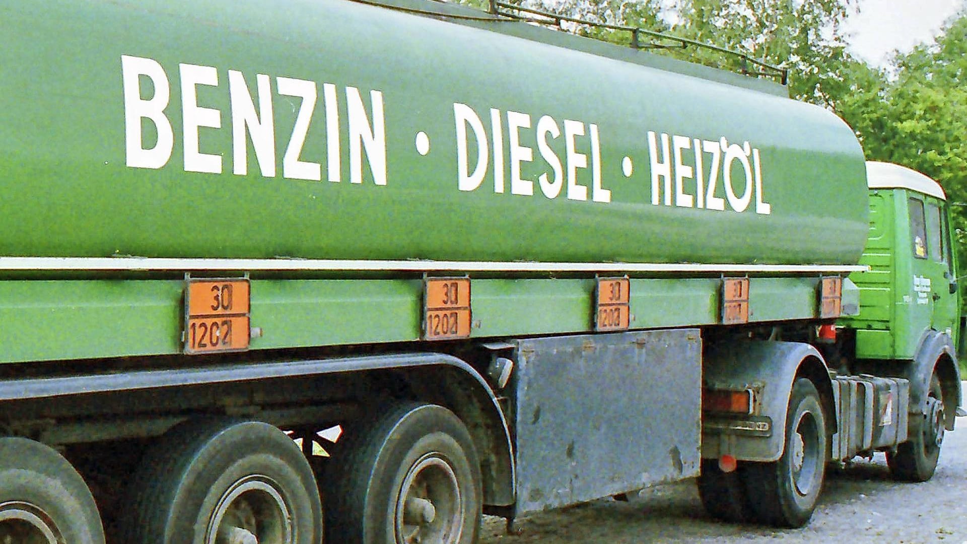 Tankwagen: Die Bestellmengen von Heizöl lagen im September um rund ein Viertel höher als im Vorjahr. Tankwagen: Die Bestellmengen von Heizöl lagen im September um rund ein Viertel höher als im Vorjahr.