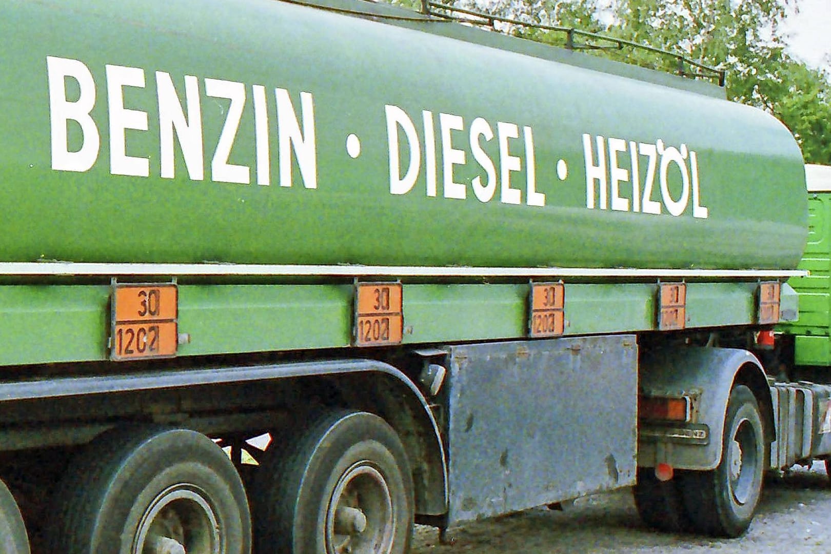 Tankwagen: Die Bestellmengen von Heizöl lagen im September um rund ein Viertel höher als im Vorjahr. Tankwagen: Die Bestellmengen von Heizöl lagen im September um rund ein Viertel höher als im Vorjahr.