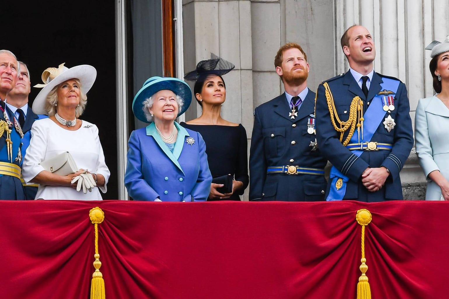 Prinz Charles, Herzogin Camilla, Queen Elizabeth ll., Herzogin Meghan, Prinz Harry, Prinz William und Herzogin Kate: Bei ihnen ist im Oktober einiges los.