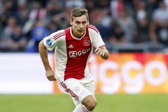 Am Ball: Max Wöber im Trikot von Ajax Amsterdam.