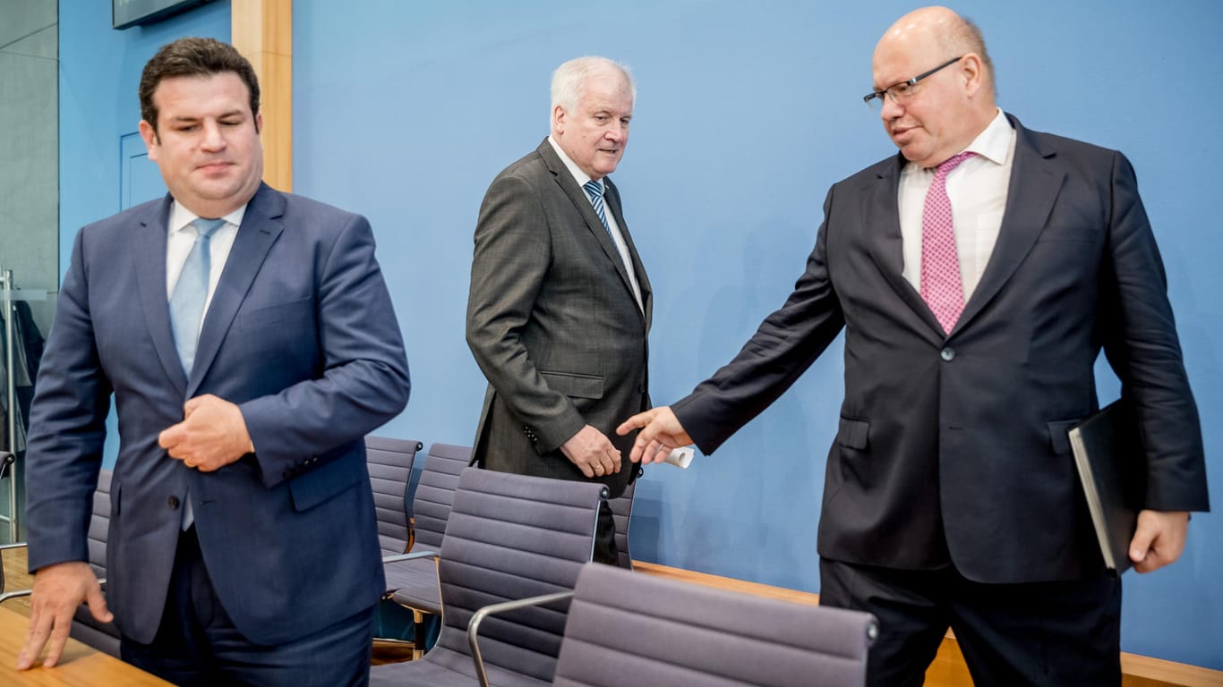 Horst Seehofer, Peter Altmaier und Hubertus Heil bei einer Pressekonferenz zum Zuwanderungsgesetz. Seehofer sieht die Einigung als "lebensnahe Lösung".