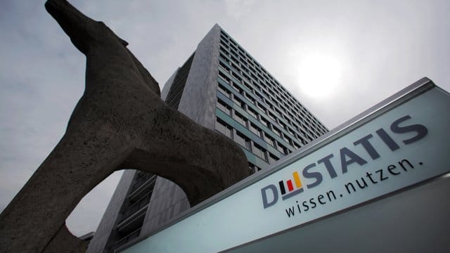Laut Statistischem Bundesamt erzielten die Kommunen im ersten Halbjahr 2018 rund 800 Millionen Euro Überschuss. Laut Statistischem Bundesamt erzielten die Kommunen im ersten Halbjahr 2018 rund 800 Millionen Euro Überschuss.