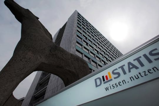 Laut Statistischem Bundesamt erzielten die Kommunen im ersten Halbjahr 2018 rund 800 Millionen Euro Überschuss.