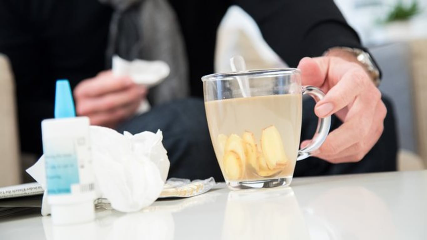 Ein Aufguss aus Ingwer mit Honig und Zitronensaft ist bei Erkältungsbeschwerden wohltuend.