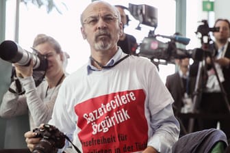 Adil Yiğit ist Chefredakteur des Internetportals Avrupa Postasi: Ihm droht im Januar die Abschiebung.