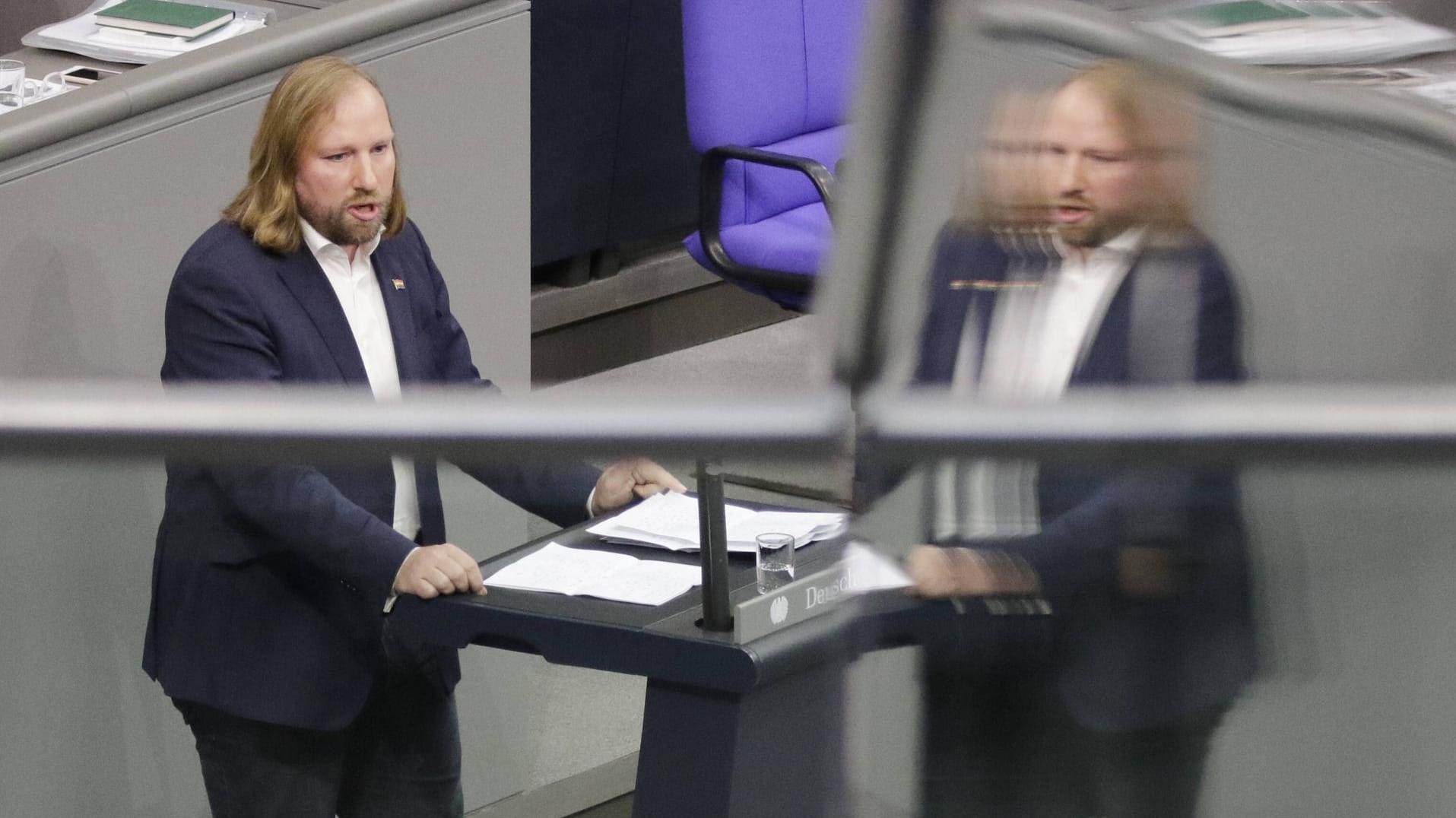 Anton Hofreiter von den Grünen: Nach den Festnahmen in Chemnitz gibt der Politiker auch Innenminister Seehofer eine Mitschuld für die Radikalisierung der rechten Szene.