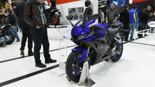 Einstiegsmodell mit dem Aussehen eines Supersportlers: Yamaha hat die neue YZF-R125 auf der Intermot vorgestellt. Einstiegsmodell mit dem Aussehen eines Supersportlers: Yamaha hat die neue YZF-R125 auf der Intermot vorgestellt.