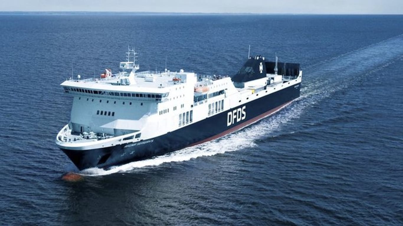 Auf einer Ostsee-Fähre mit knapp 300 Passagieren an Bord ist es zu einem Zwischenfall gekommen.