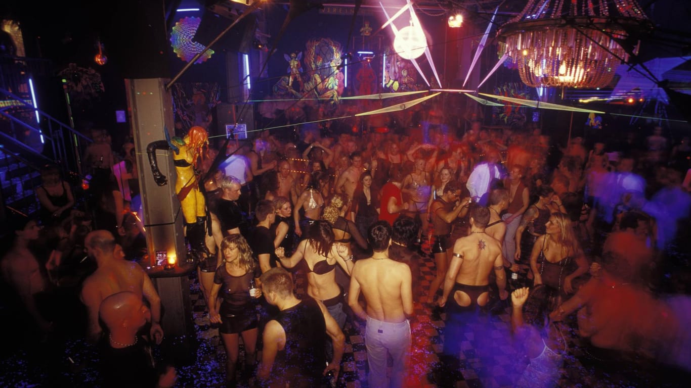 Der Berliner Club ist für seine Fetisch-Partys bekannt. Die Hirnhautentzündung kann sich über den Speichel verbreiten.