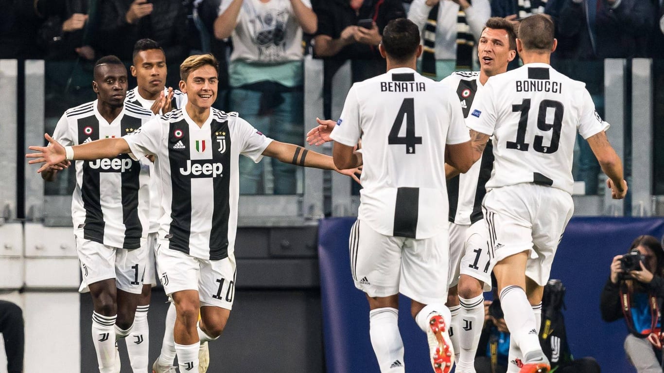 Frühe Führung: Paulo Dybala jubelt mit seinen Mitspielern von Juventus Turin.
