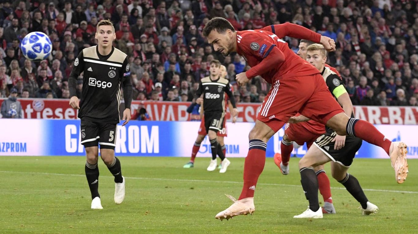 Der Führungstreffer: Mats Hummels verwandelt per Kopf zum 1:0 für den FC Bayern gegen Ajax Amsterdam.