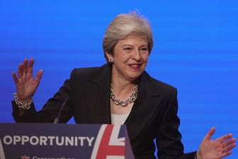 Theresa May spricht auf dem Parteitag der Konservativen Partei im International Convention Centre in Birmingham.