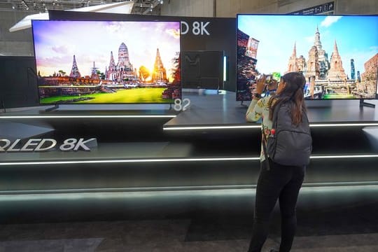 Bei QLED- und LCD-Displays ist die Wahrscheinlichkeit geringer, dass es bei starker Beanspruchung zu Einbrenn-Effekten kommt.