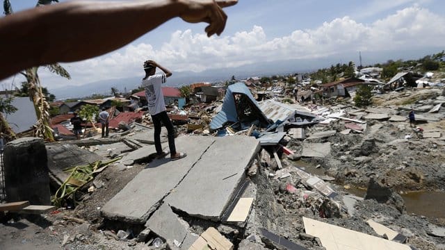 Erdbeben und Tsunami haben in Zentral-Sulawesi eine Trümmerwüste hinterlassen.